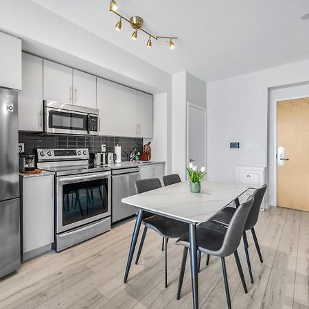 Luxury Downtown Toronto 2 Bedroom Suite With City And Lake Views And Free Parking ภายนอก รูปภาพ