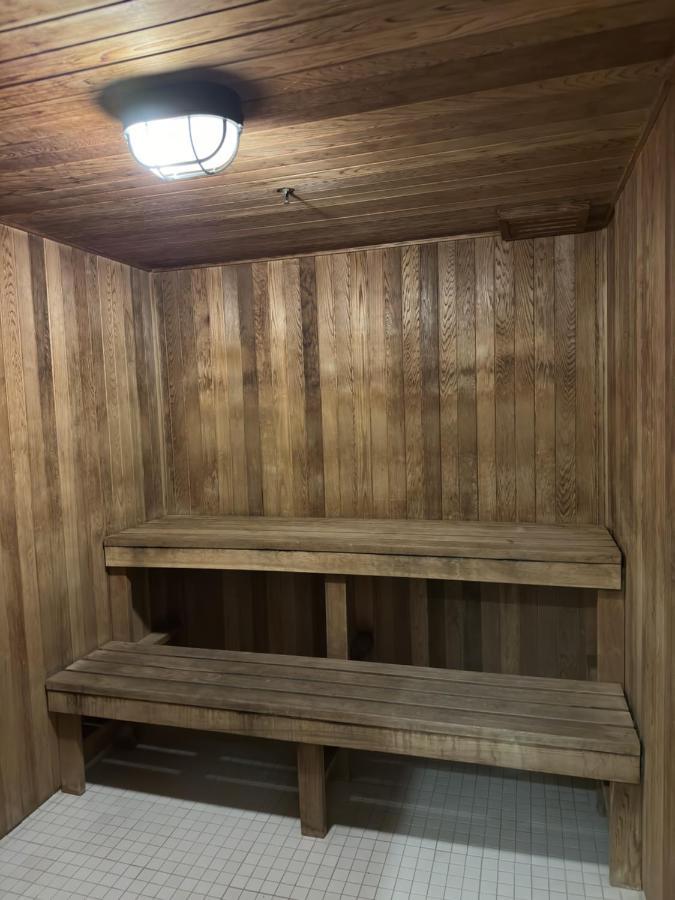 Luxury Downtown Toronto 2 Bedroom Suite With City And Lake Views And Free Parking ภายนอก รูปภาพ