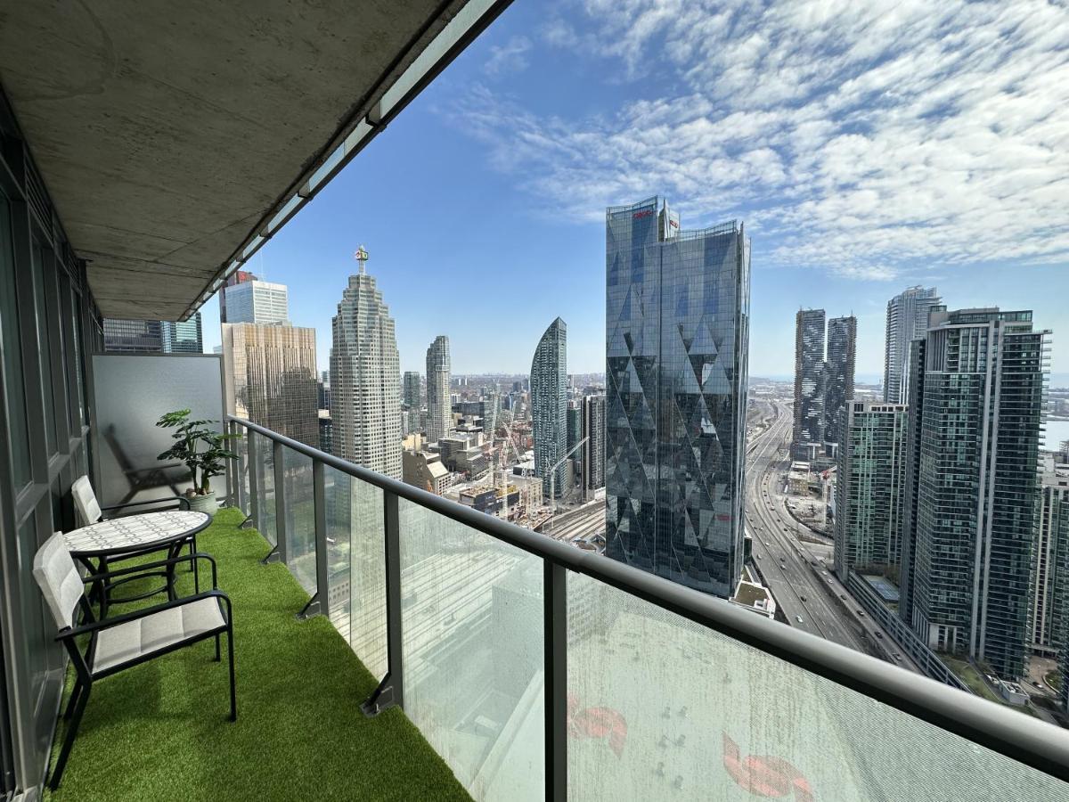 Luxury Downtown Toronto 2 Bedroom Suite With City And Lake Views And Free Parking ภายนอก รูปภาพ