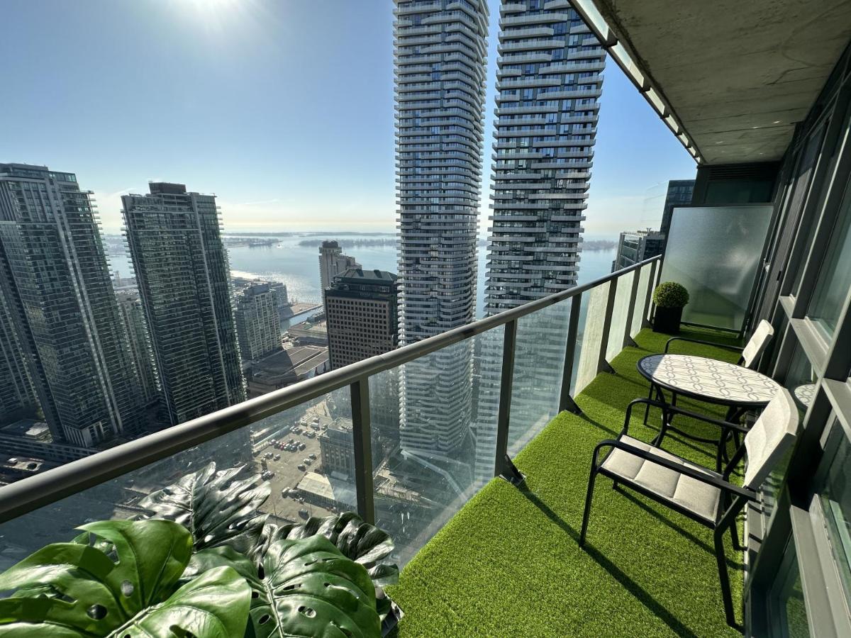 Luxury Downtown Toronto 2 Bedroom Suite With City And Lake Views And Free Parking ภายนอก รูปภาพ