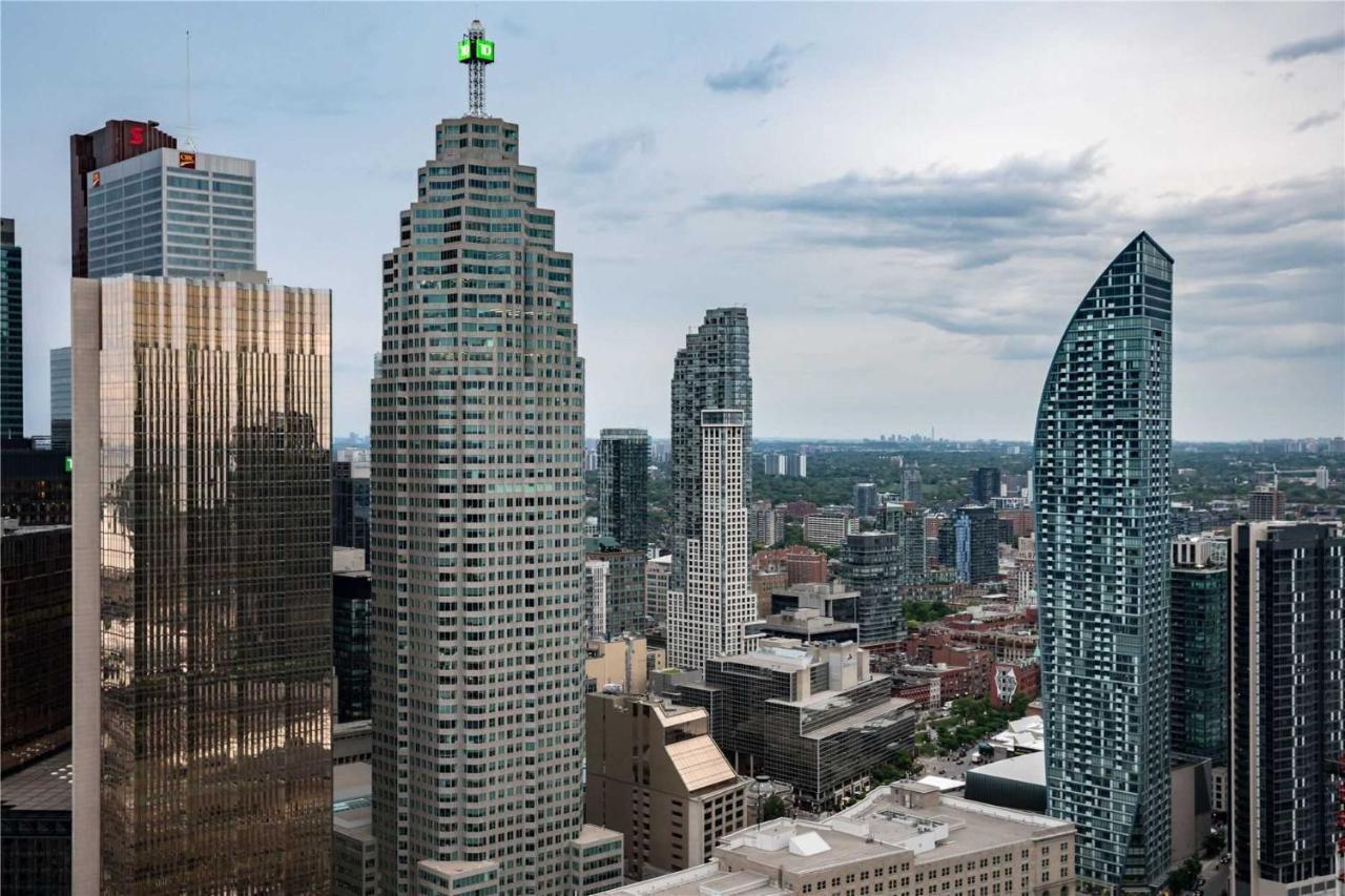 Luxury Downtown Toronto 2 Bedroom Suite With City And Lake Views And Free Parking ภายนอก รูปภาพ