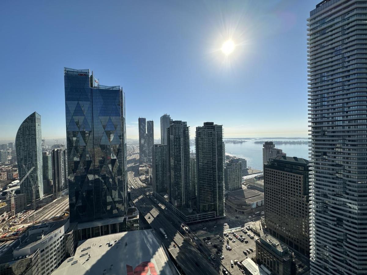 Luxury Downtown Toronto 2 Bedroom Suite With City And Lake Views And Free Parking ภายนอก รูปภาพ