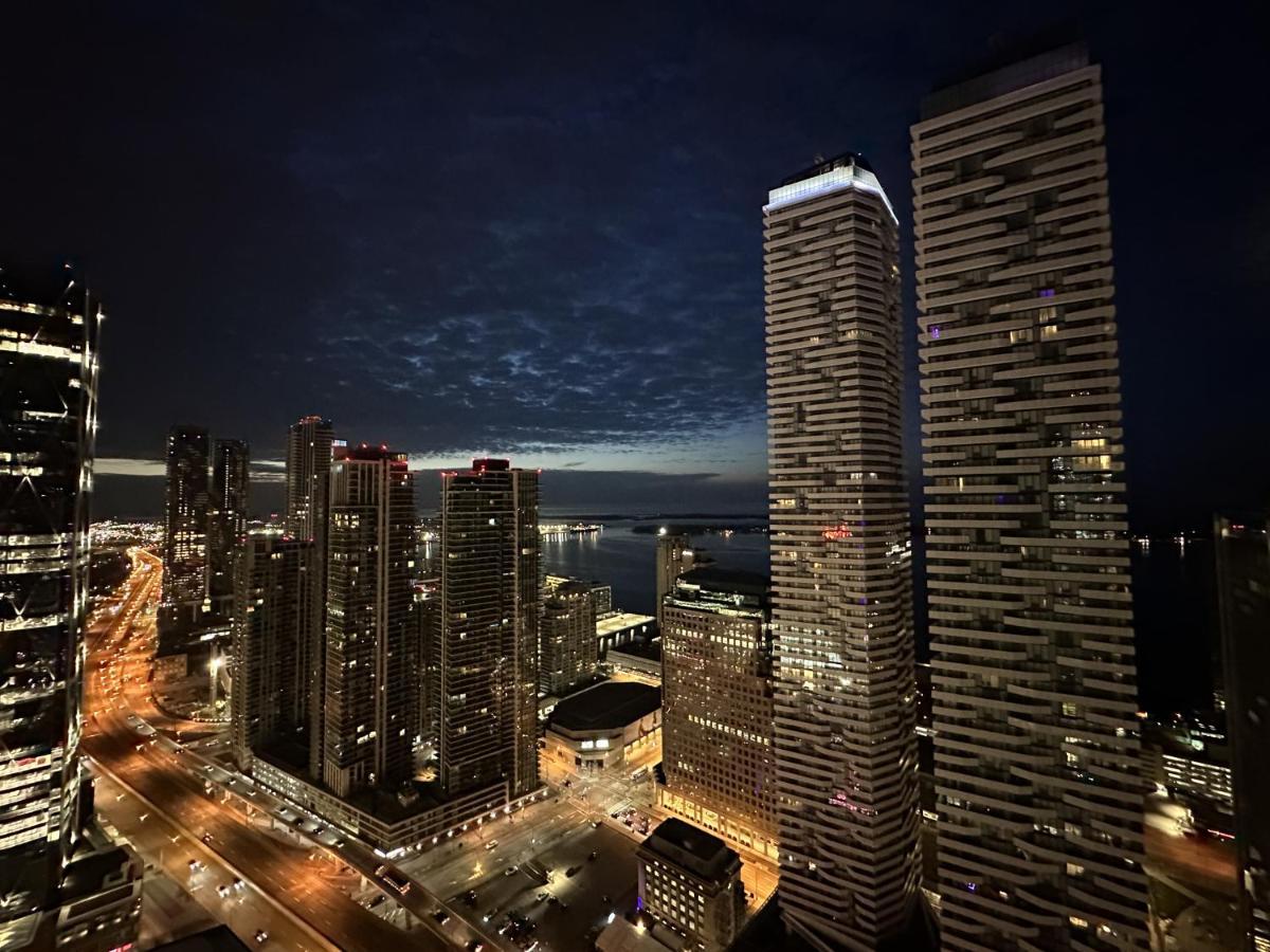 Luxury Downtown Toronto 2 Bedroom Suite With City And Lake Views And Free Parking ภายนอก รูปภาพ