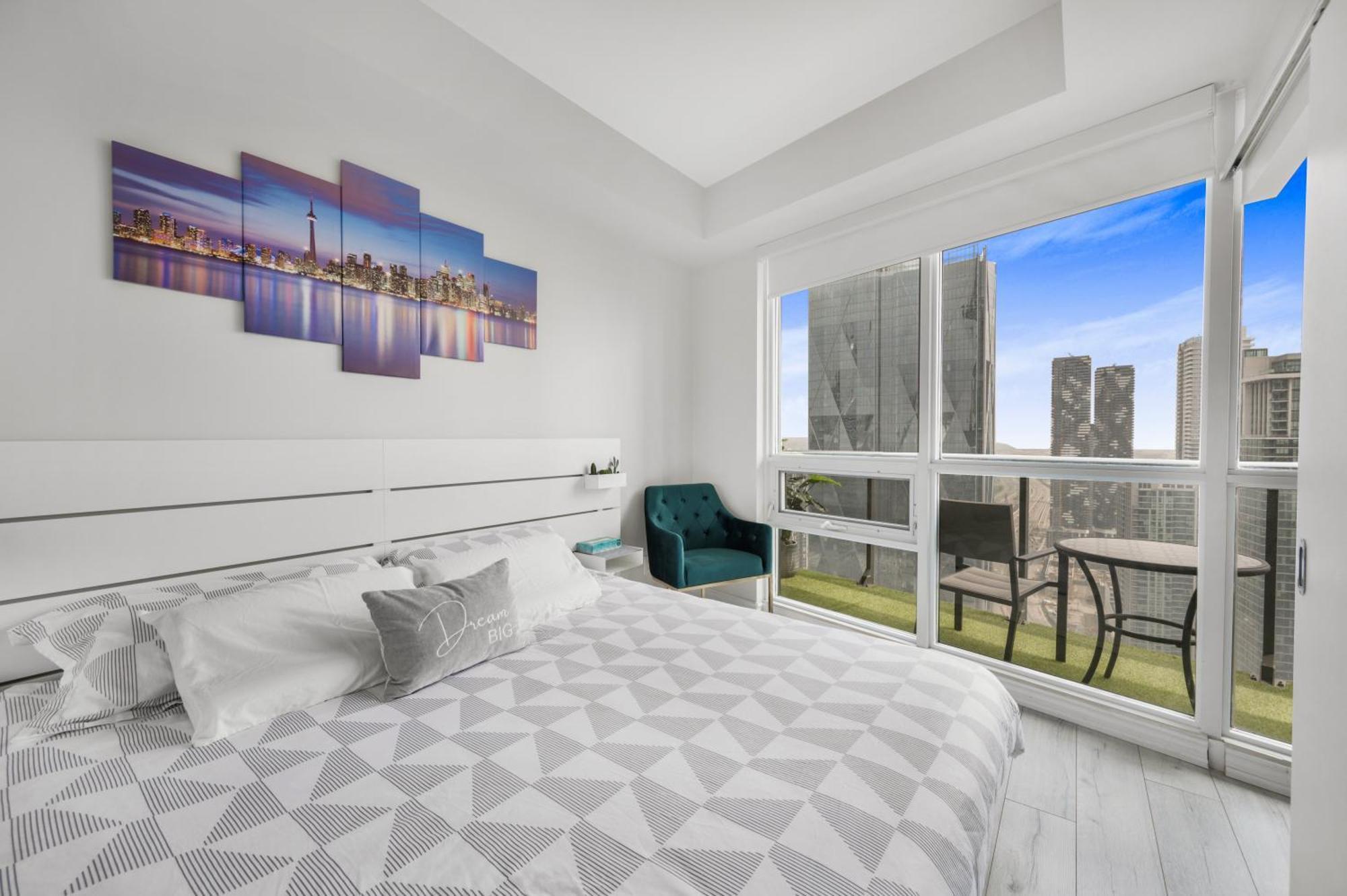 Luxury Downtown Toronto 2 Bedroom Suite With City And Lake Views And Free Parking ภายนอก รูปภาพ