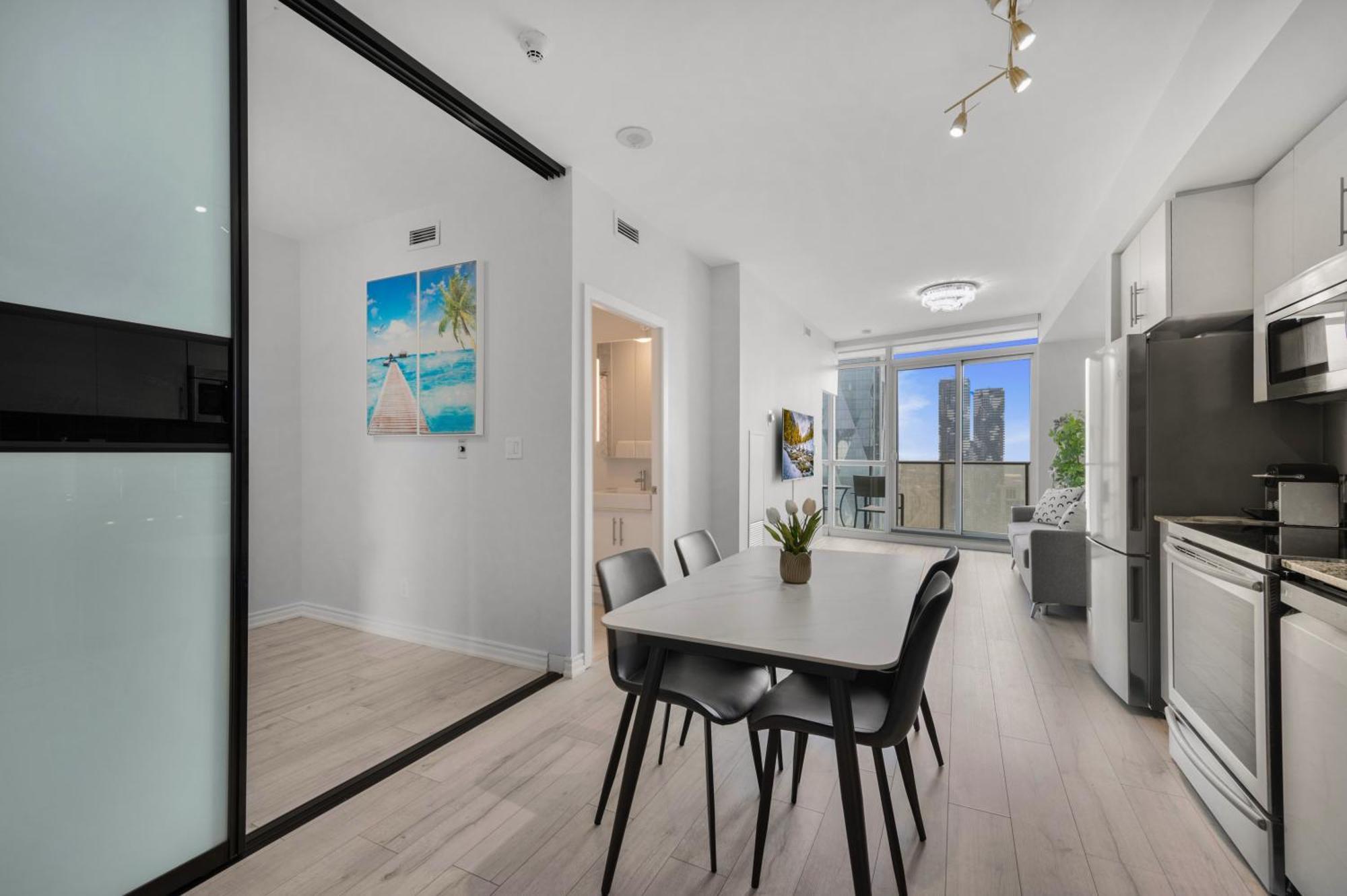 Luxury Downtown Toronto 2 Bedroom Suite With City And Lake Views And Free Parking ภายนอก รูปภาพ