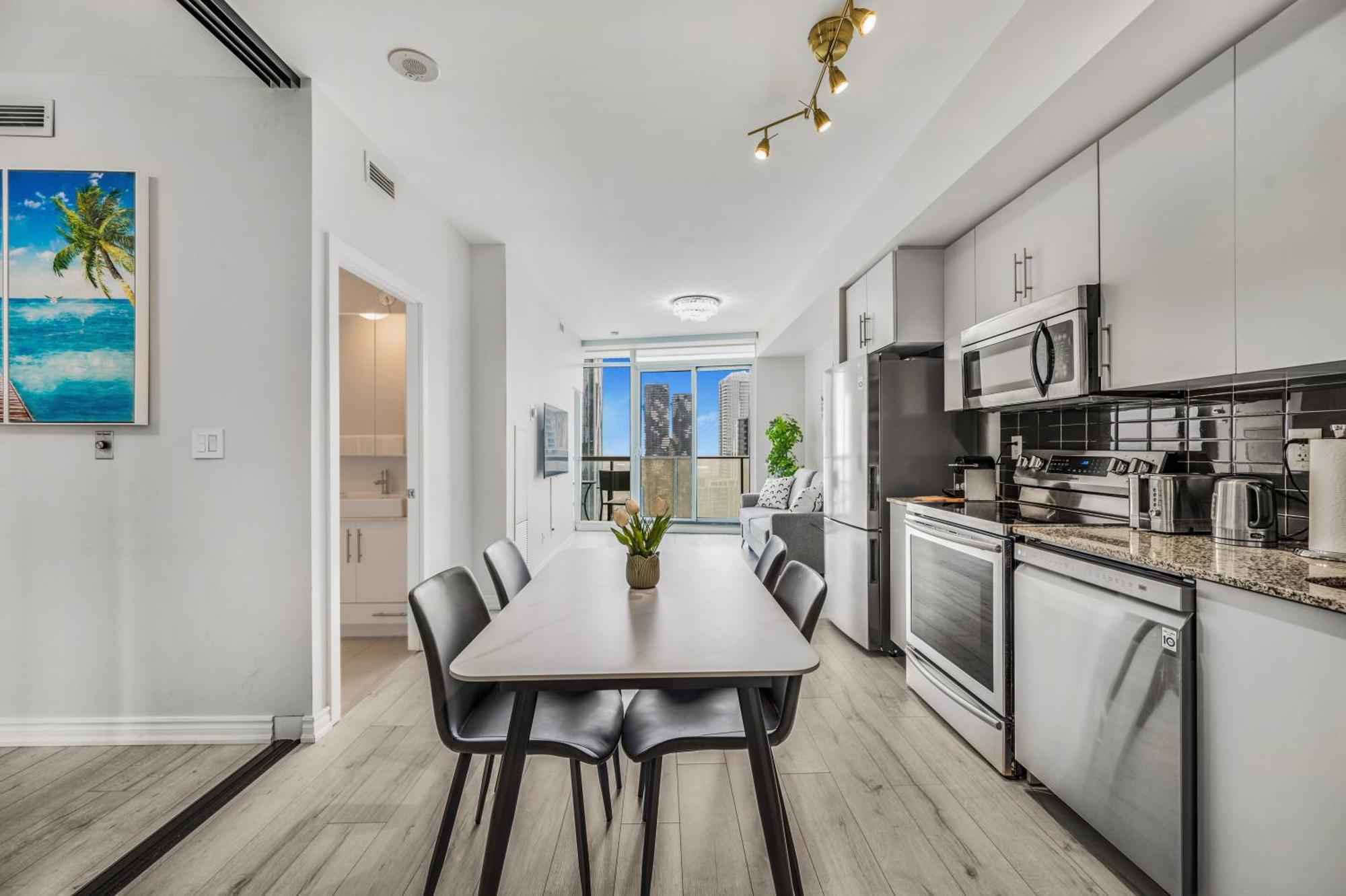 Luxury Downtown Toronto 2 Bedroom Suite With City And Lake Views And Free Parking ภายนอก รูปภาพ